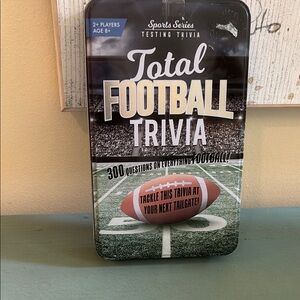 Total Football Trivia Game - Black and White, BRAND NEW n metal case. GREAT GIFT